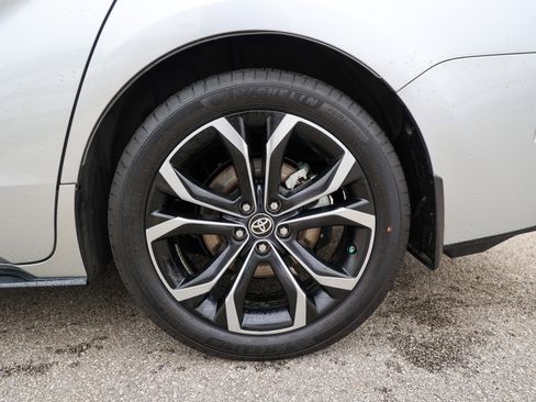 Used 2025 Toyota Sienna Platinum FWD image 15