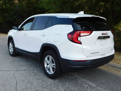 Used 2024 GMC Terrain SLE AWD/4WD image 3
