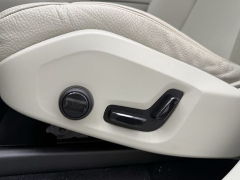Certified 2023 Volvo XC90 B5 Plus w/ Protection Package Premier AWD/4WD image 27
