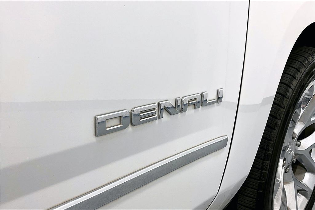 Used 2020 GMC Yukon Denali w/ Open Road Package AWD/4WD image 39