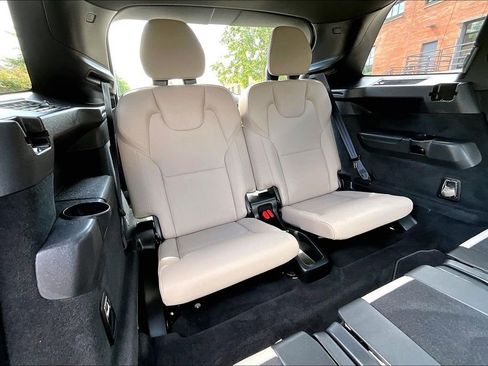 Used 2025 Volvo XC90 B5 Plus AWD/4WD image 38