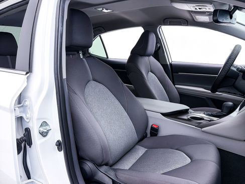 Used 2024 Toyota Camry LE w/ Convenience Package image 33