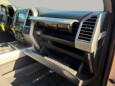 Used 2017 Ford F250 Lariat w/ Chrome Package image 48