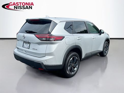 Used 2024 Nissan Rogue SV AWD/4WD image 9