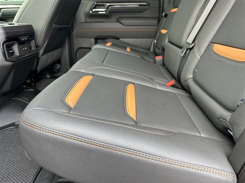 Used 2025 GMC Sierra 2500 AT4 w/ AT4 Premium Plus Package image 21