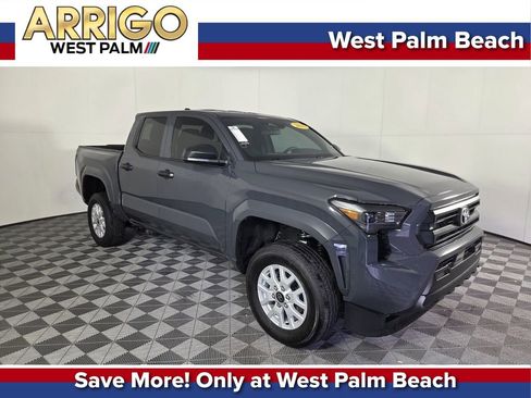 Used 2025 Toyota Tacoma SR image 1
