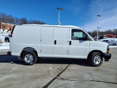 New 2025 GMC Savana 2500 Work Van w/ Driver Convenience Package image 18