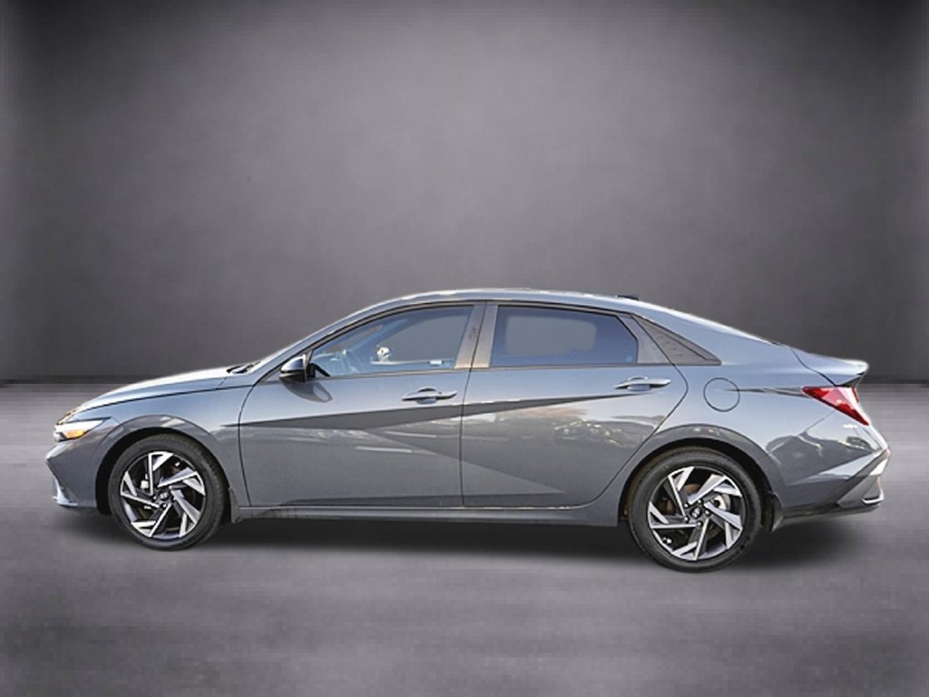 Certified 2025 Hyundai Elantra Sport FWD image 9