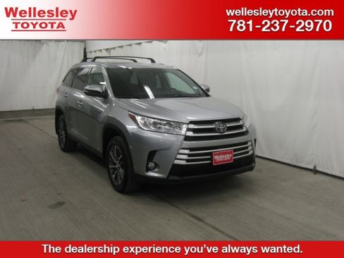 Used 2019 Toyota Highlander XLE image 1
