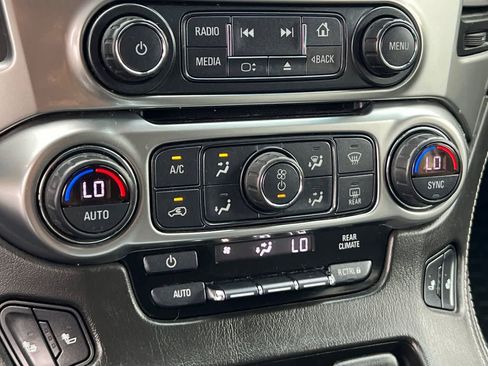 Used 2019 Chevrolet Suburban LT image 27