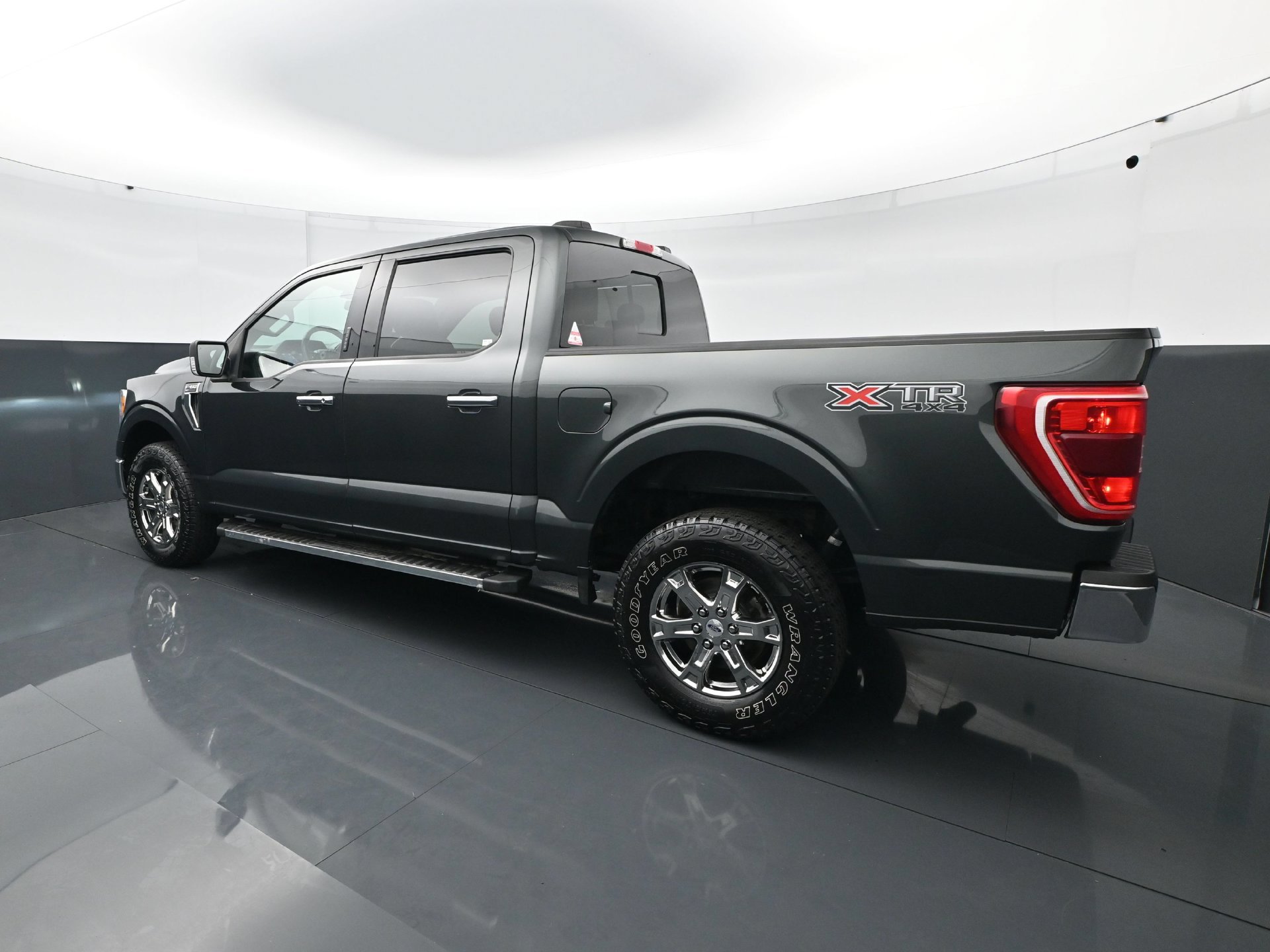 Used 2021 Ford F150 XLT w/ Equipment Group 302A High AWD/4WD image 4