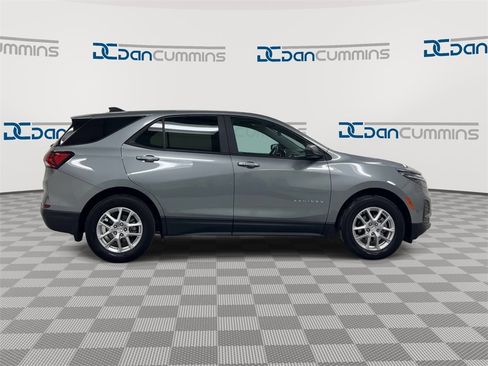 Used 2023 Chevrolet Equinox LS w/ LS Convenience Package image 9