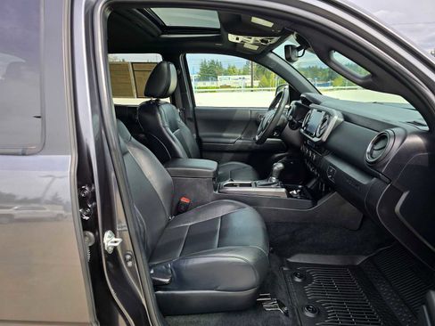 Certified 2023 Toyota Tacoma TRD Off-Road w/ TRD Premium Off Road Package AWD/4WD image 11