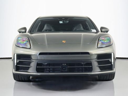 Used 2025 Porsche Panamera image 3