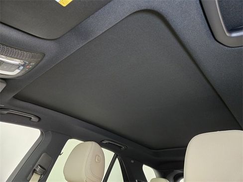 Used 2024 Mercedes-Benz GLE 350 4MATIC image 11