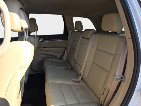 Used 2018 Jeep Grand Cherokee Limited AWD/4WD image 12