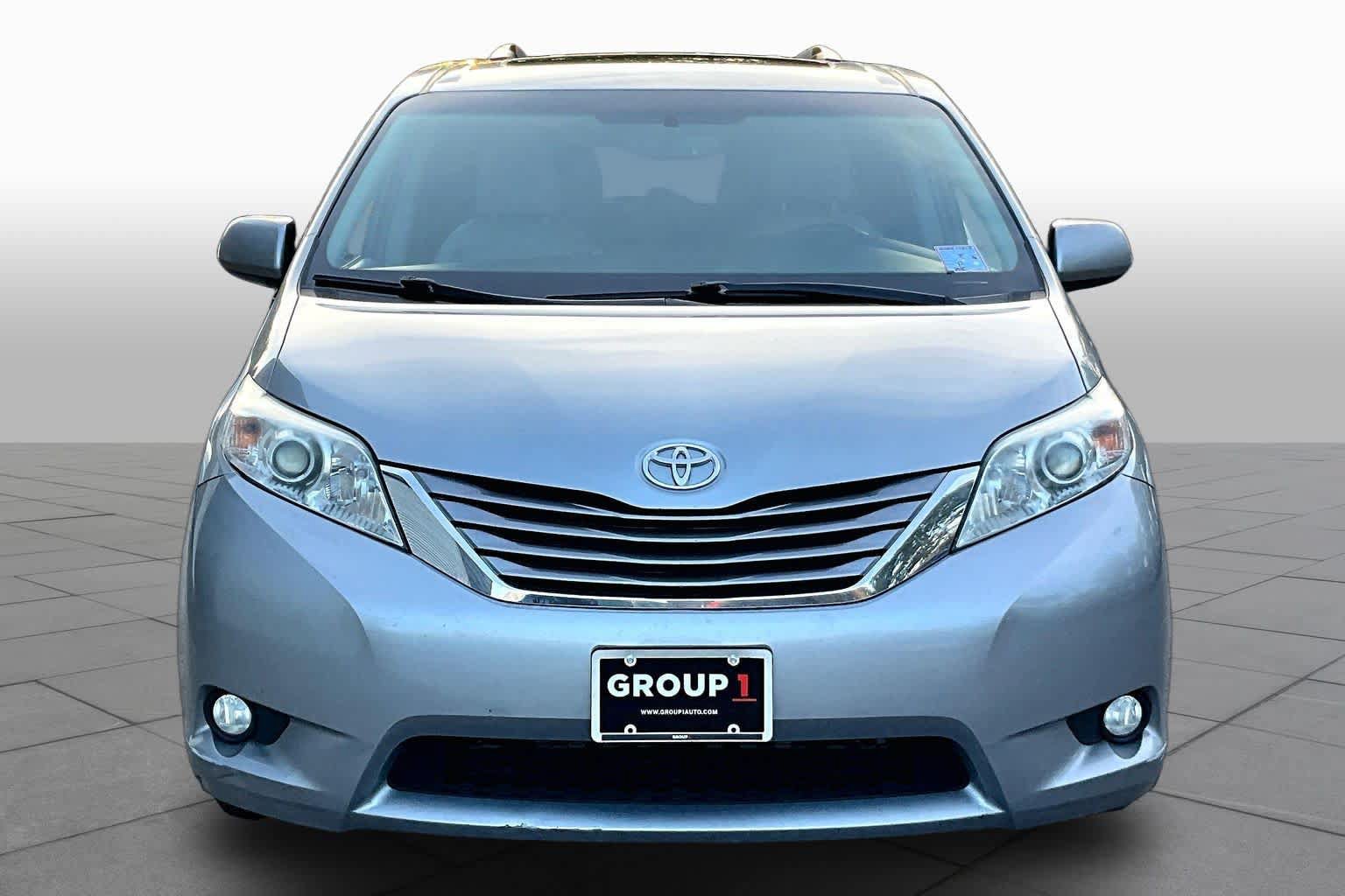 Used 2016 Toyota Sienna XLE w/ XLE Navigation Package AWD/4WD image 3