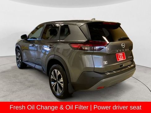 Used 2022 Nissan Rogue SV image 3