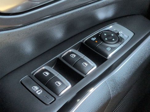 Certified 2025 Kia Sorento LX FWD image 27