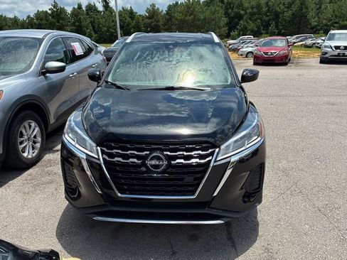 Used 2024 Nissan Kicks SV FWD image 2