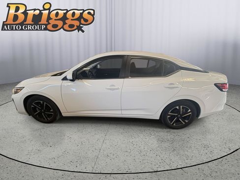 Used 2024 Nissan Sentra SV FWD image 2