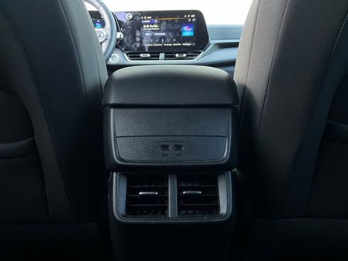 Used 2025 Chevrolet Equinox LT image 12