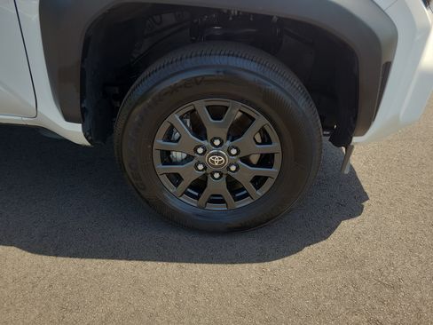 Certified 2025 Toyota 4Runner SR5 AWD/4WD image 12
