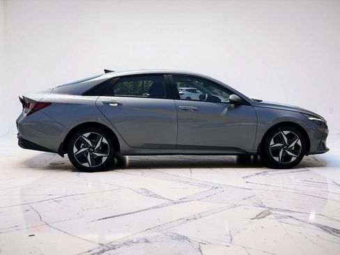 Used 2023 Hyundai Elantra SEL w/ Convenience Package FWD image 2