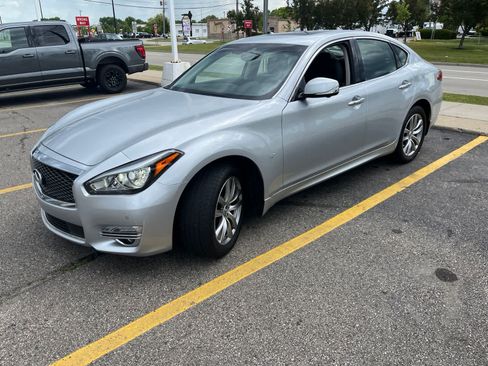 Used 2019 INFINITI Q70 Luxe w/ Proactive Package AWD/4WD image 4