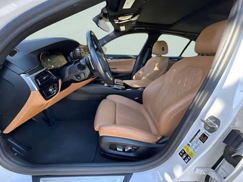 Used 2023 BMW 530i xDrive w/ Premium Package image 18