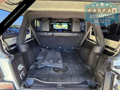 Used 2015 Jeep Wrangler Unlimited Rubicon AWD/4WD image 14