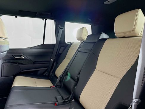 Used 2024 Lexus GX 550 image 21