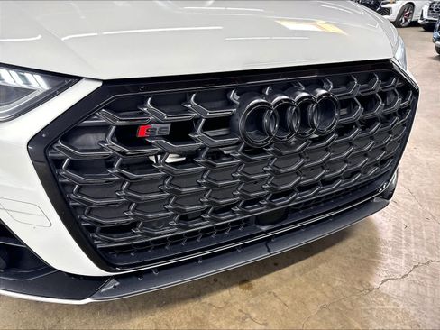 Used 2023 Audi S8 w/ S8 Comfort Plus Package AWD/4WD image 31