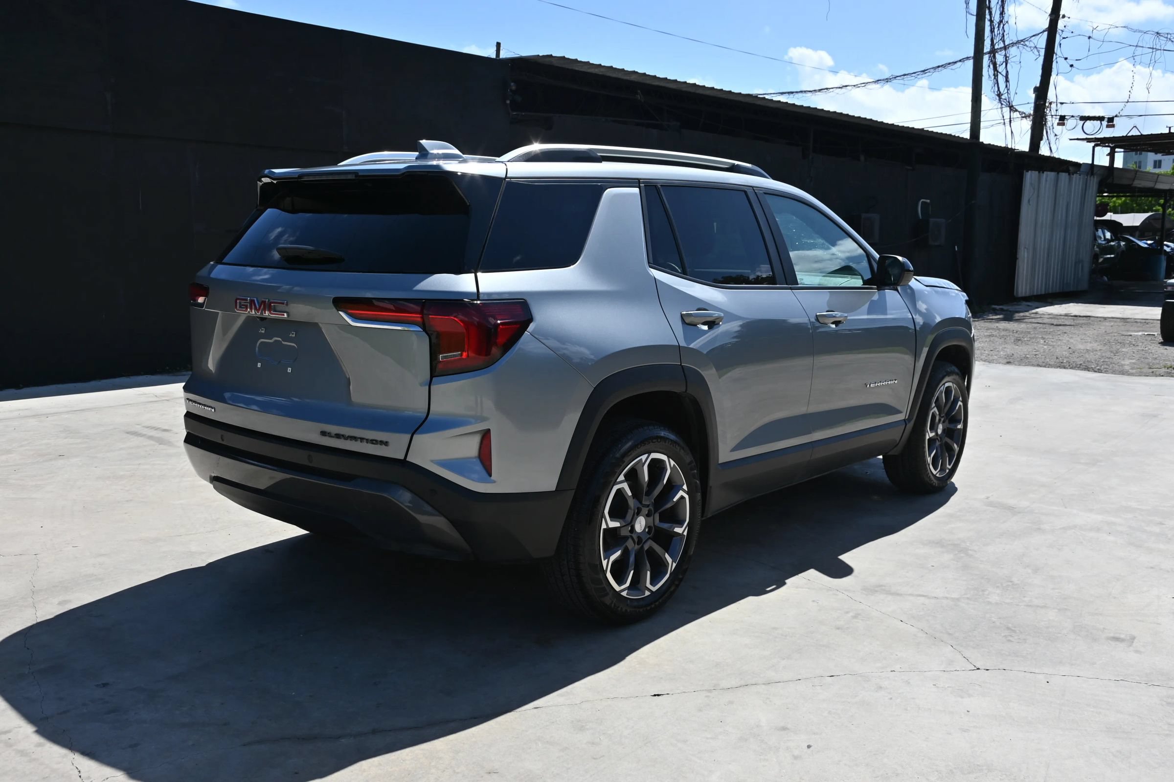 Used 2026 GMC Terrain Elevation w/ Elevation Premium Package FWD image 5
