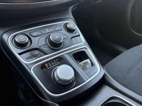 Used 2016 Chrysler 200 Limited FWD image 22