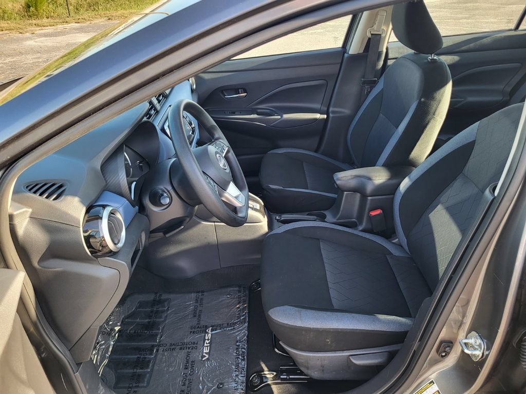 Used 2025 Nissan Versa SV w/ Trunk Package FWD image 9
