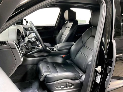 Used 2022 Porsche Cayenne image 8