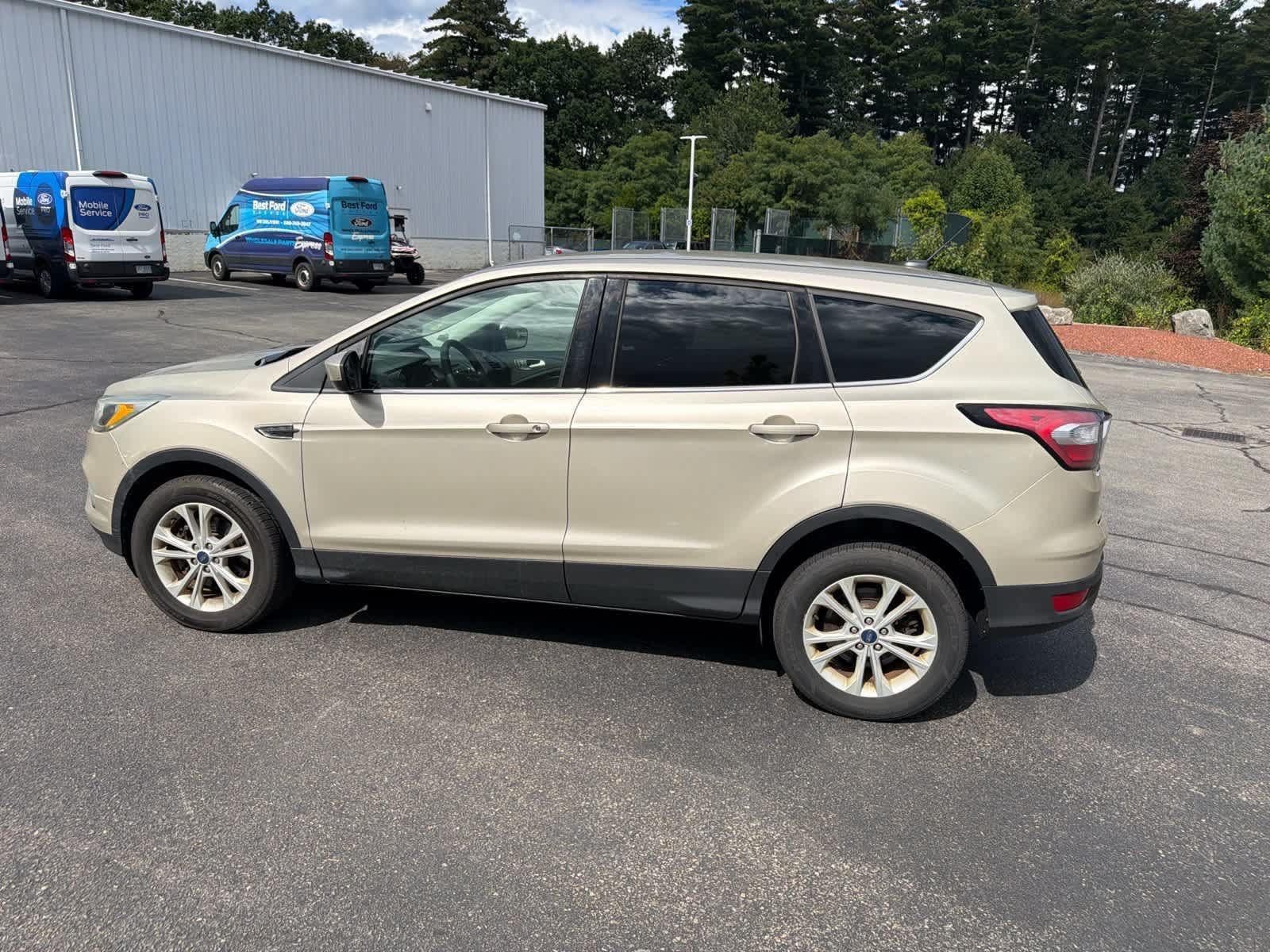 Used 2017 Ford Escape SE AWD/4WD image 9