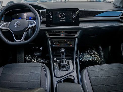 New 2025 Volkswagen Taos SE image 21