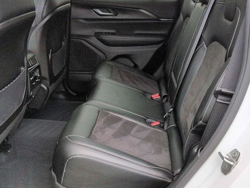 Used 2023 Jeep Grand Cherokee Altitude AWD/4WD image 21