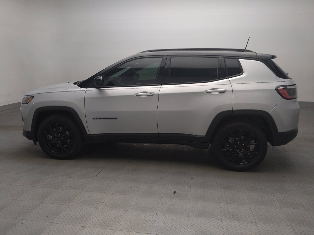 Used 2024 Jeep Compass Latitude w/ Convenience Group AWD/4WD image 3