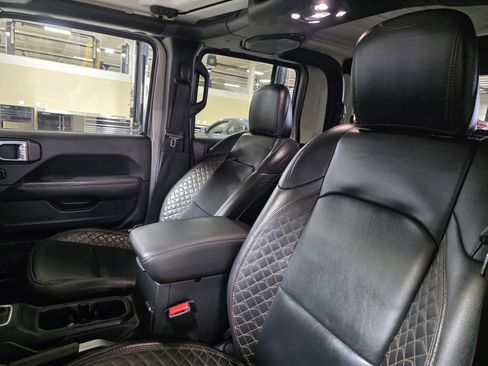 Used 2021 Jeep Gladiator Overland image 22