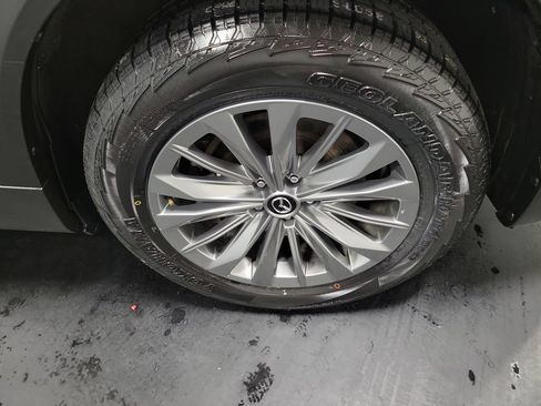 Used 2024 MAZDA CX-90 Plug-In Hybrid w/ Preferred AWD/4WD image 10