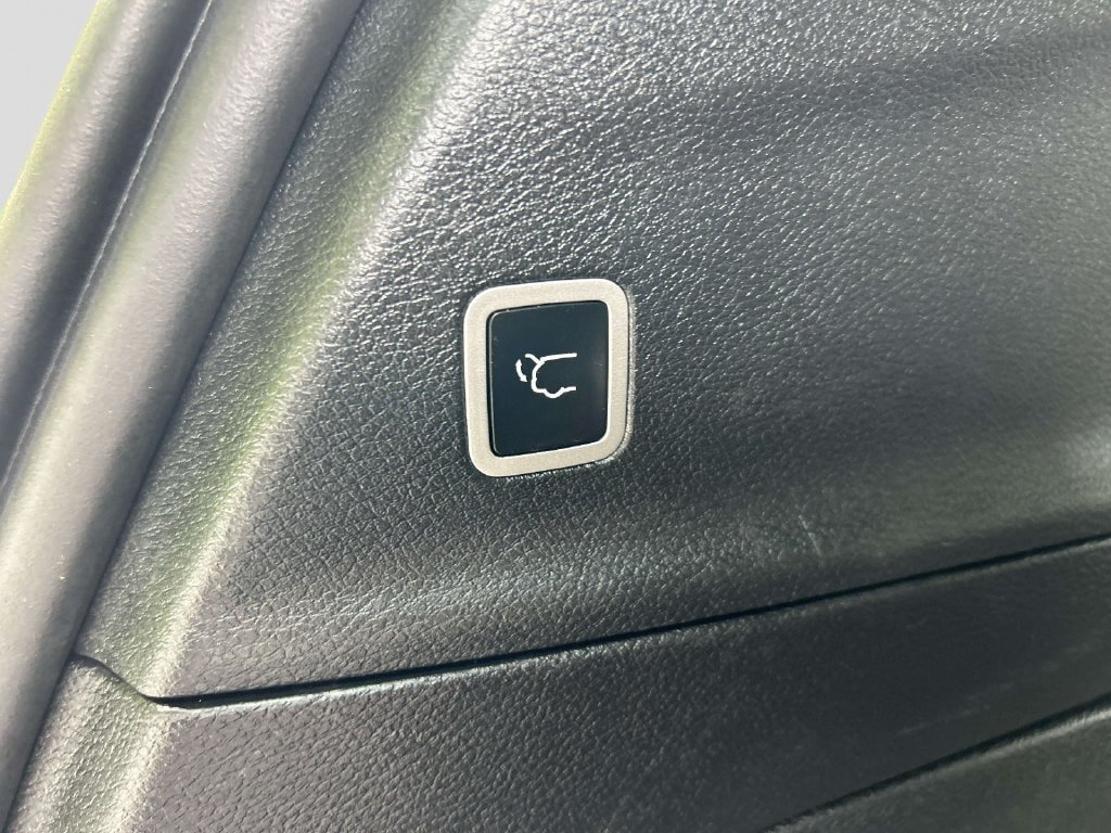 Used 2025 Chrysler Pacifica Limited FWD image 14