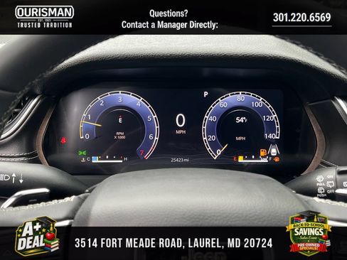 Used 2025 Jeep Grand Cherokee Altitude AWD/4WD image 10