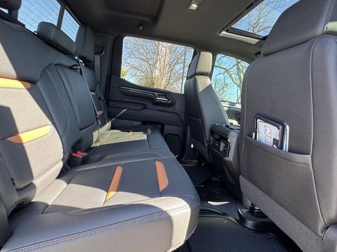 Used 2023 GMC Sierra 1500 AT4 w/ Technology Package image 11