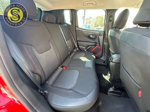 Used 2015 Jeep Renegade Trailhawk image 19