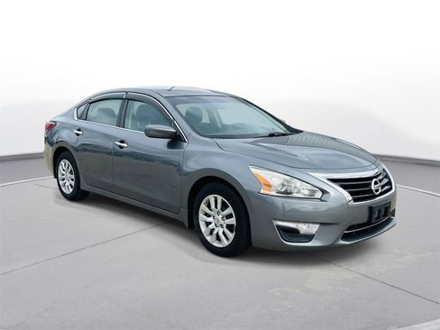Used 2015 Nissan Altima 2.5 S w/ Power Driver Seat Package image 2