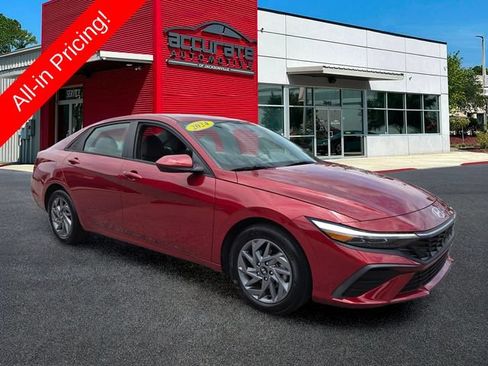 Used 2024 Hyundai Elantra SEL FWD image 7