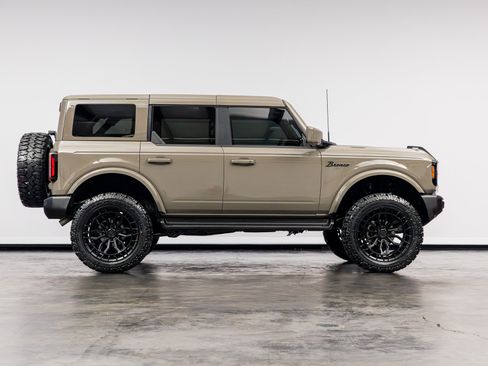 Used 2025 Ford Bronco Outer Banks AWD/4WD image 21